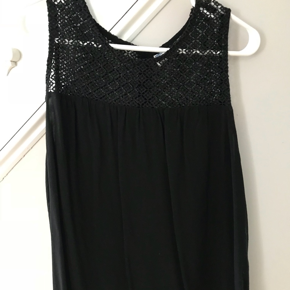 Black flow tank with detailing